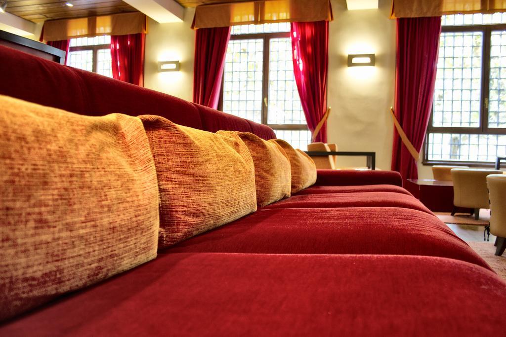 Don Paco Hotel ยาเนส ภายนอก รูปภาพ