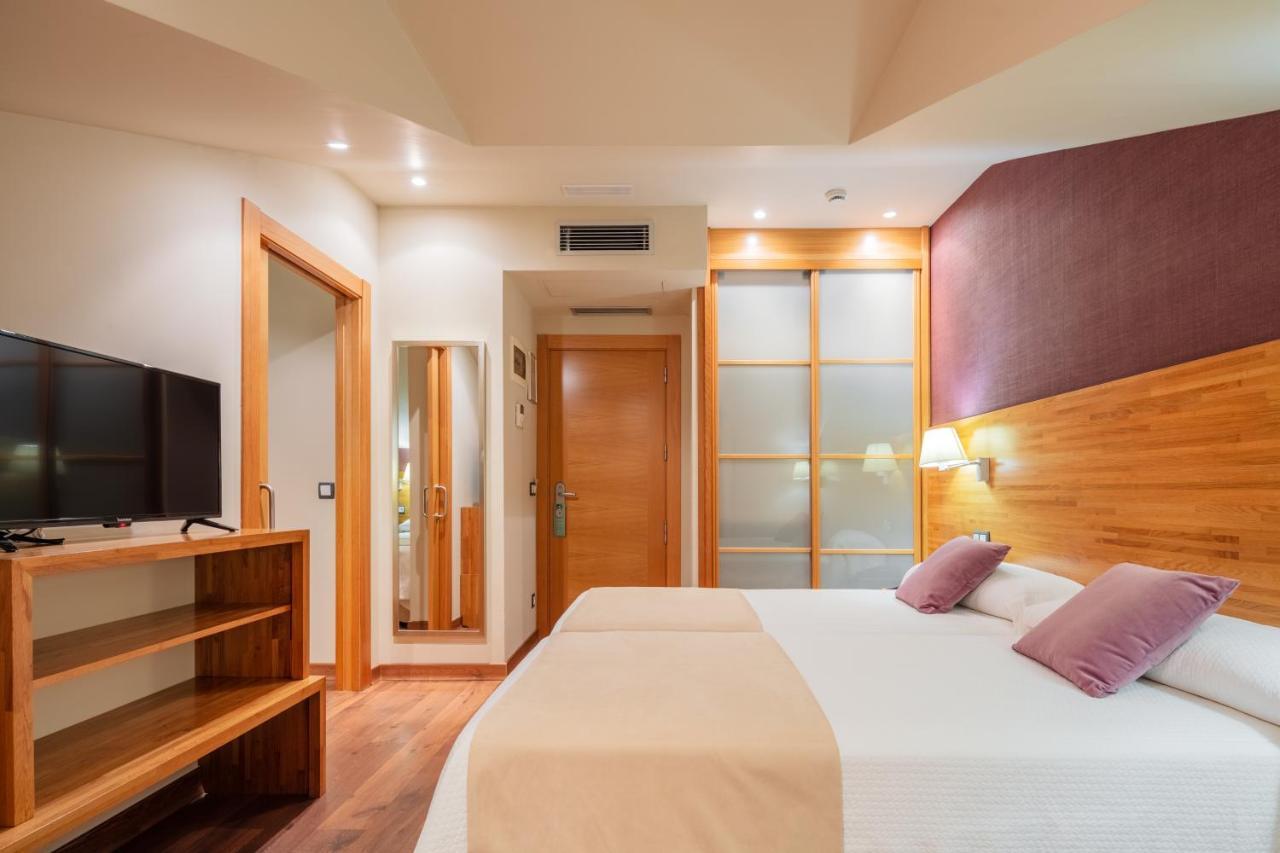Don Paco Hotel ยาเนส ภายนอก รูปภาพ