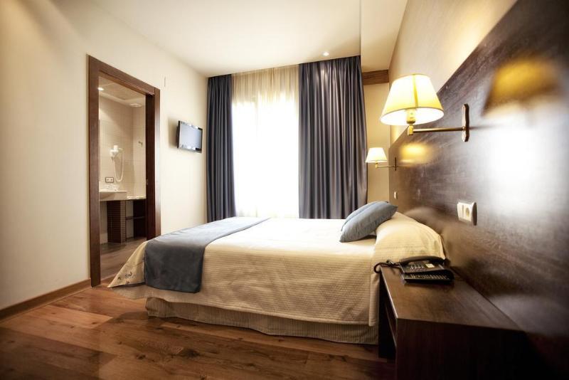 Don Paco Hotel ยาเนส ภายนอก รูปภาพ
